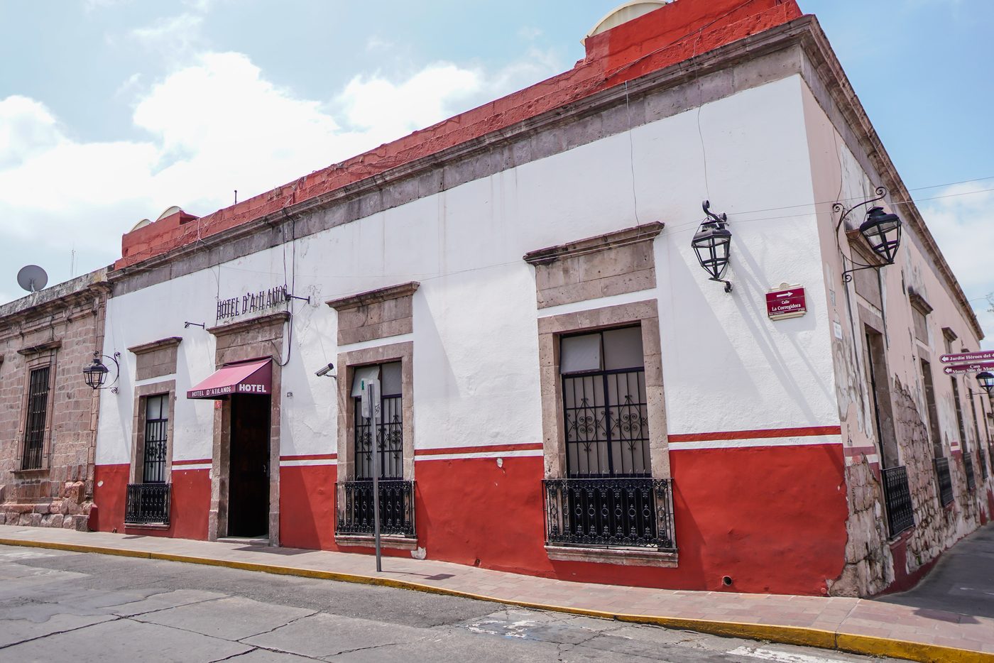 Fachada del hotel