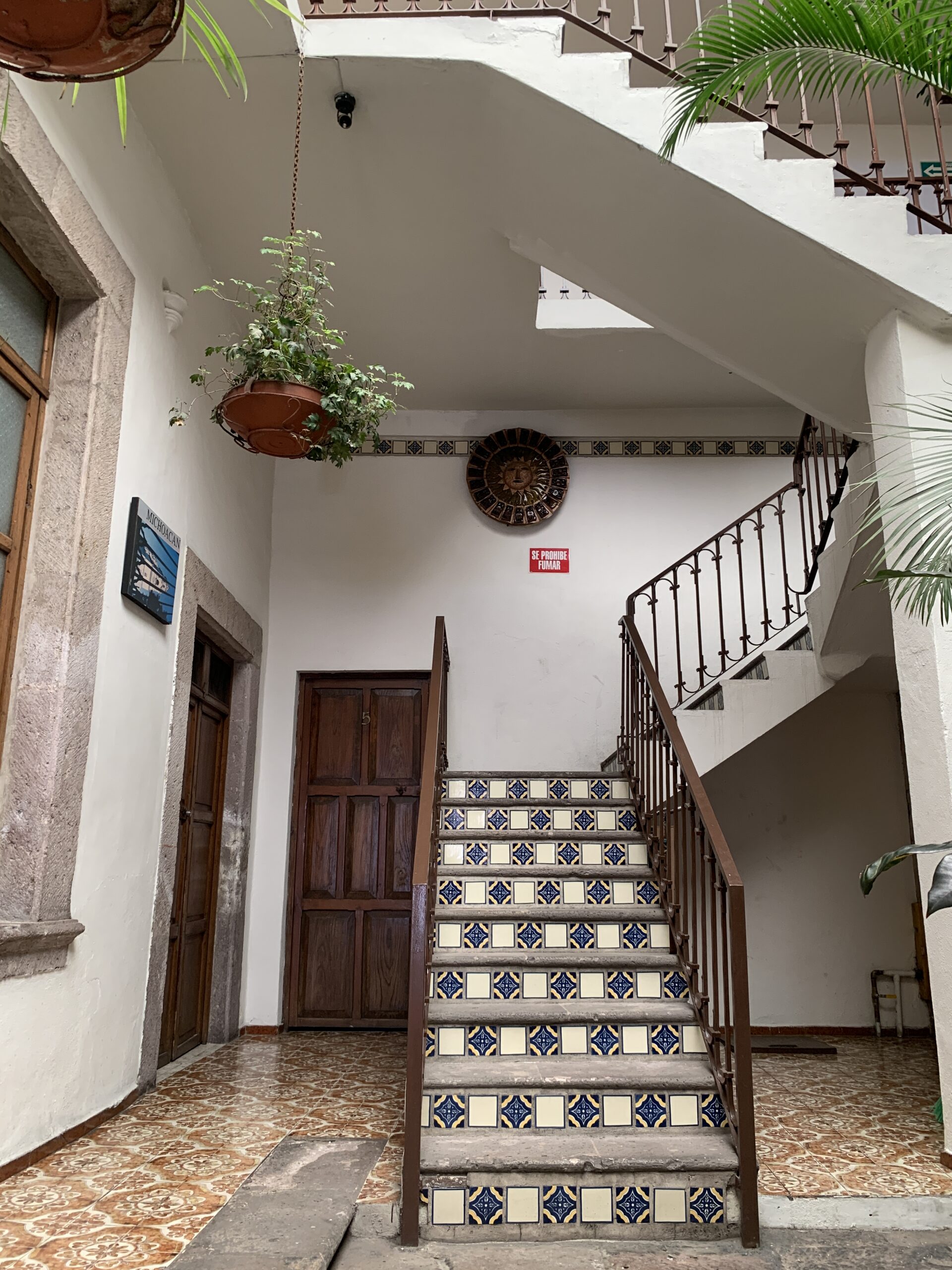 Escalera con mosaico